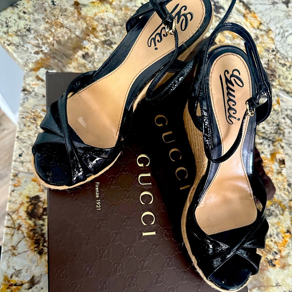 Gucci patent leather esquadrilhe sandals